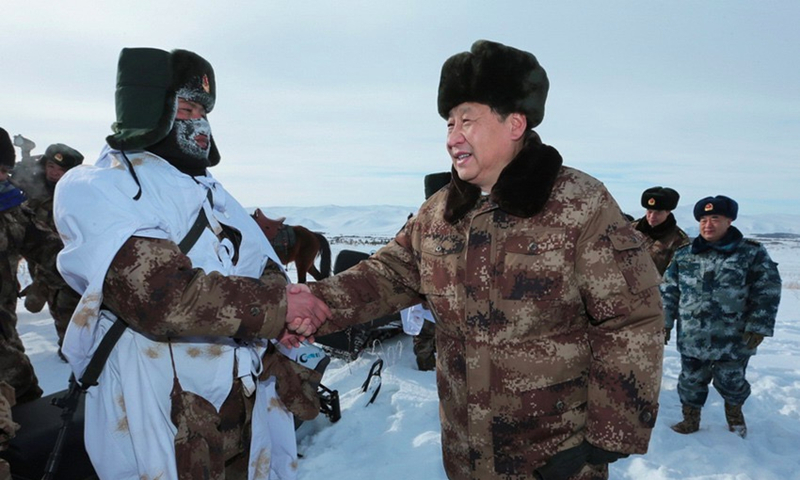 2014年1月26日，習(xí)近平總書記春節(jié)前夕冒嚴(yán)寒踏冰雪慰問(wèn)邊防官兵。