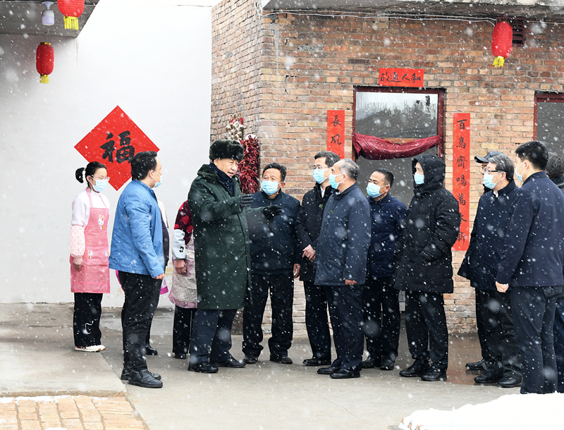 2022年1月26日，習(xí)近平總書記在山西霍州馮南垣村受災(zāi)村民師紅兵家看望。
