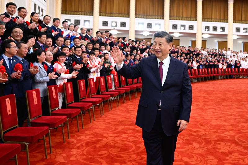 2022年4月8日，北京冬奧會、冬殘奧會總結(jié)表彰大會在北京人民大會堂隆重舉行。會前，習(xí)近平等會見北京冬奧會、冬殘奧會突出貢獻集體代表、突出貢獻個人和中國體育代表團成員。