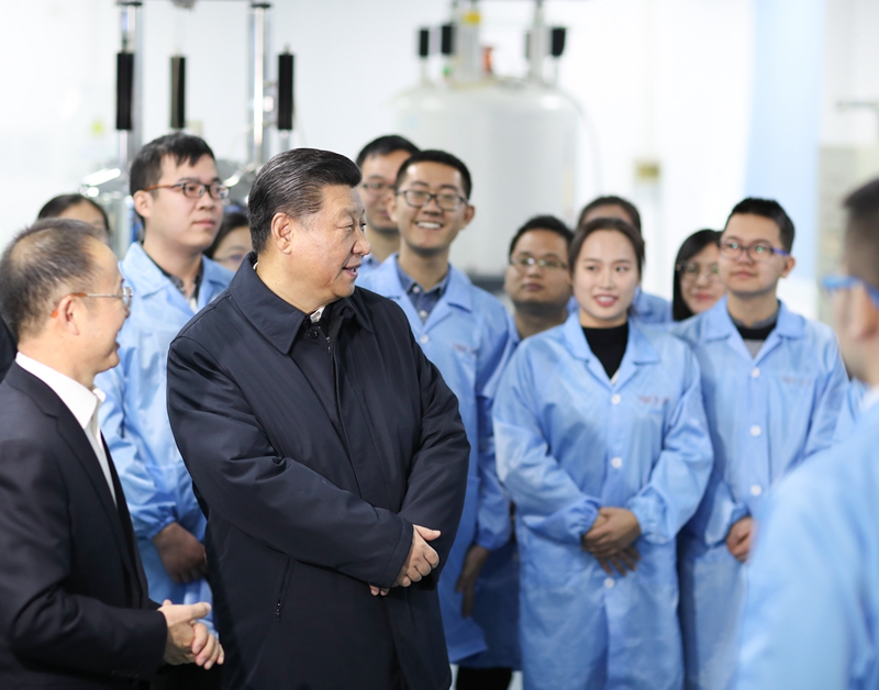 2019年1月17日，習(xí)近平在天津南開大學(xué)元素有機化學(xué)國家重點實驗室同師生親切交流。